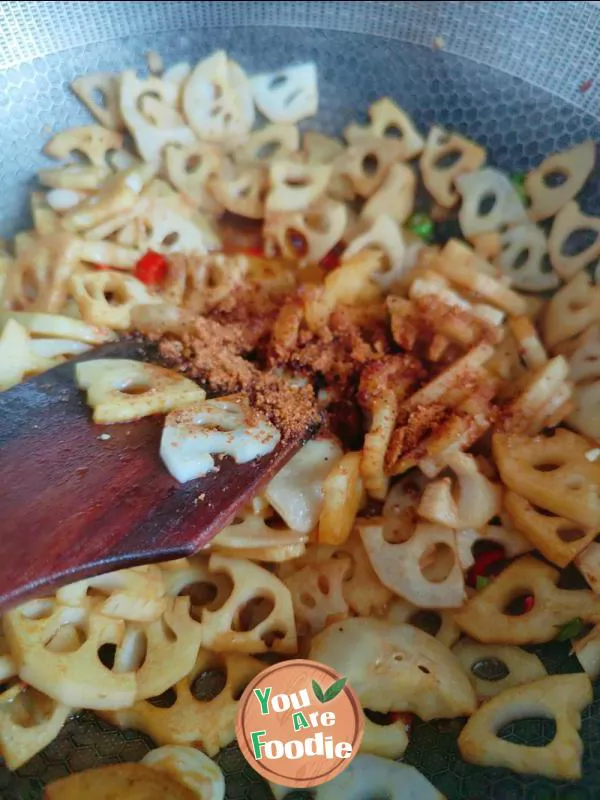 Spicy lotus root slices