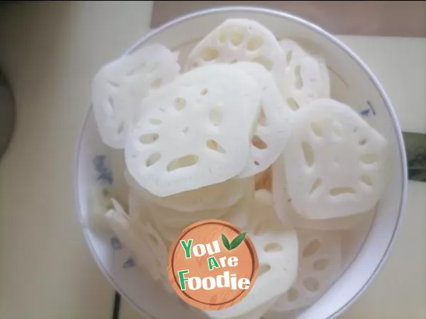 Hot and sour lotus root slices