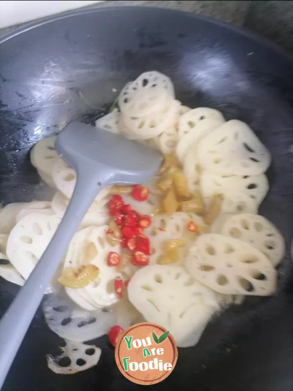 Hot and sour lotus root slices