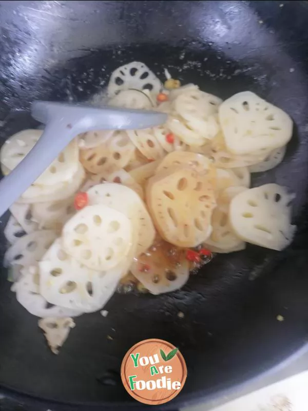 Hot and sour lotus root slices