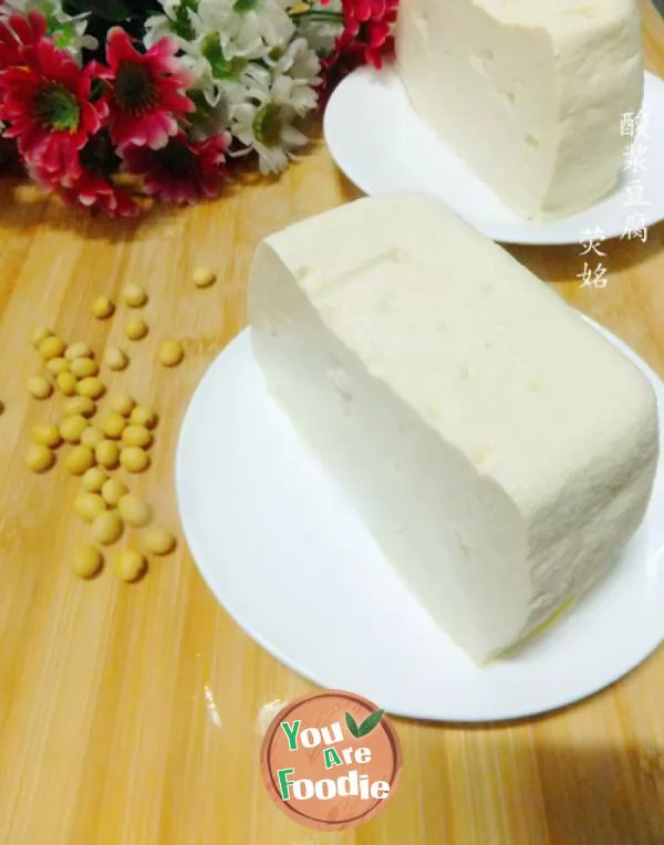 Preparation method of sour milk tofu and sour milk water