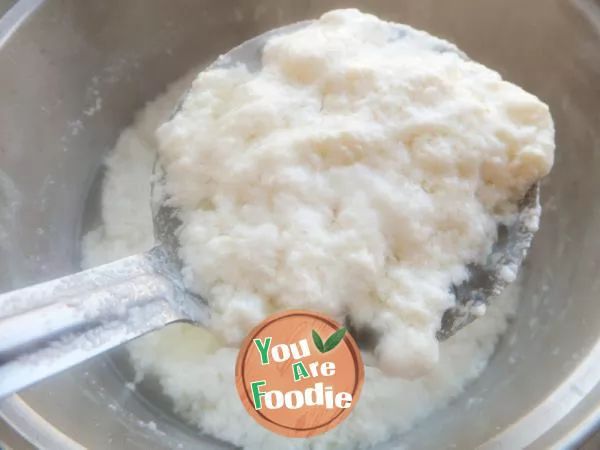 Preparation method of sour milk tofu and sour milk water