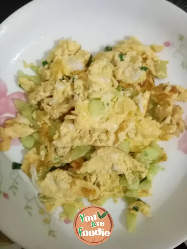 Fried duck egg with cucumber