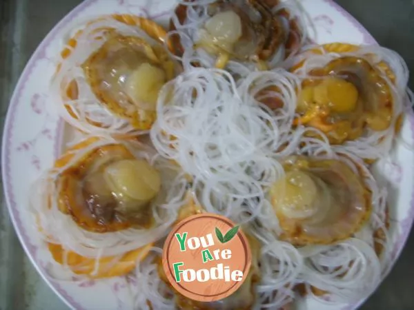 Steamed scallops with vermicelli