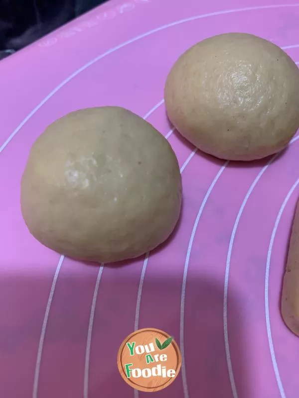 Steamed buns with peanut butter