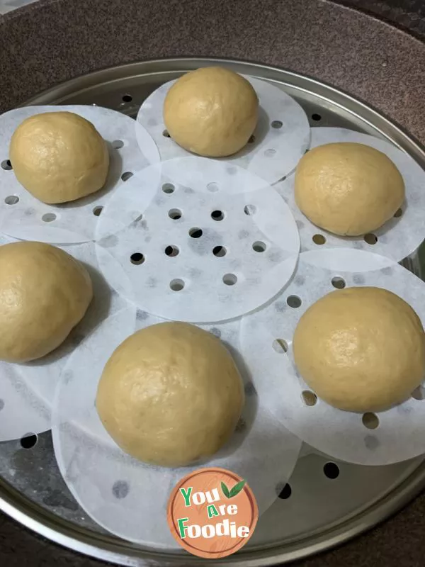 Steamed buns with peanut butter