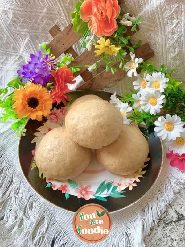 Steamed buns with peanut butter