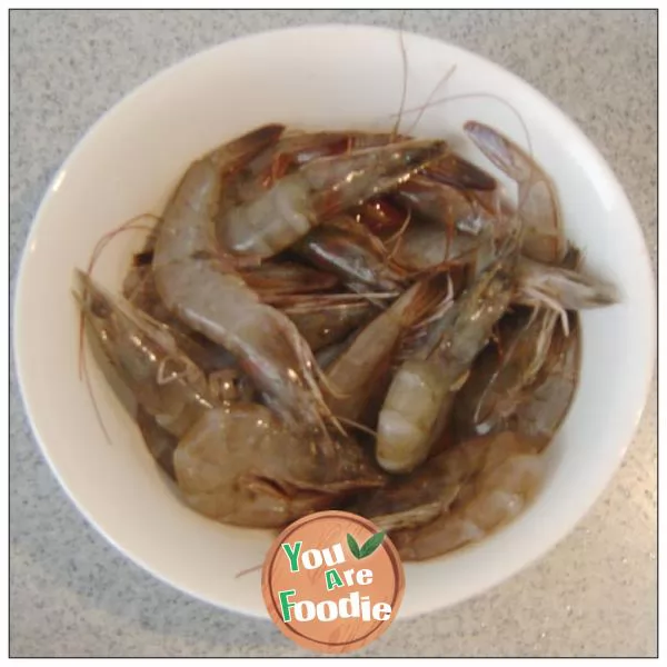 Ingenious combination - fried shrimp with salad