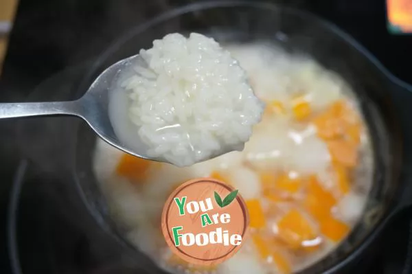 Glutinous rice balls with fermented pumpkin