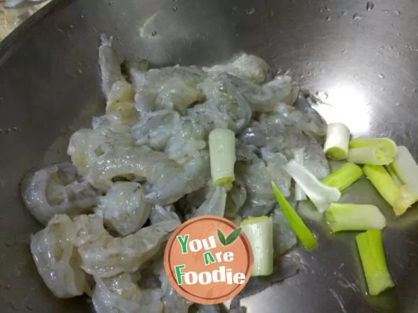 Shrimp balls, fungus and green vegetable soup