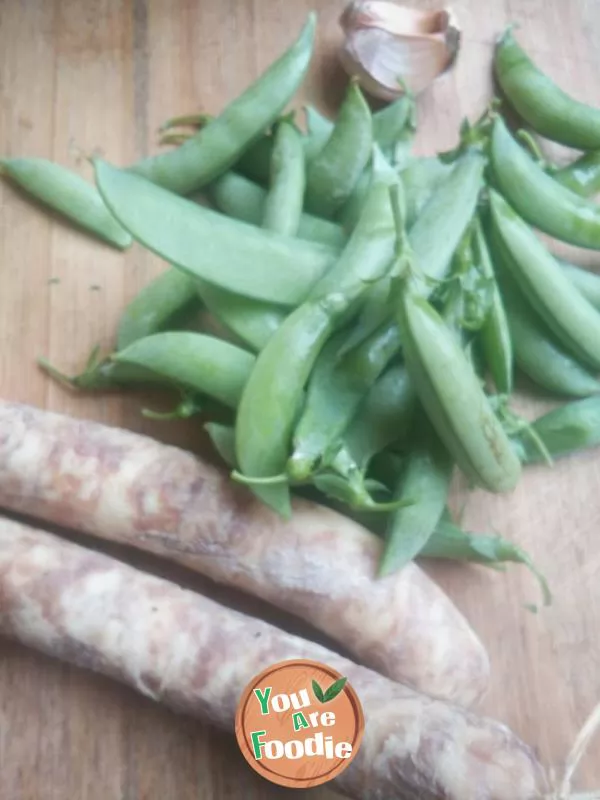 Sauteed sausage with Dutch beans