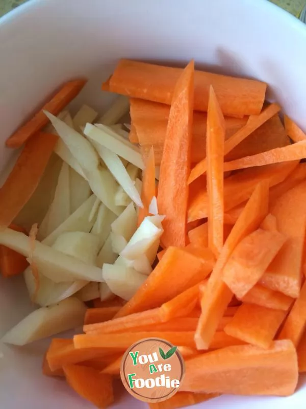 Vegetable noodles in red soup