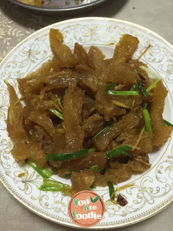 Fried pork tendon with Scallion