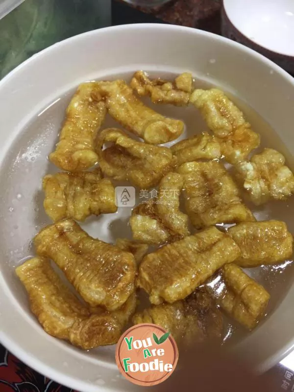 Fried pork tendon with Scallion