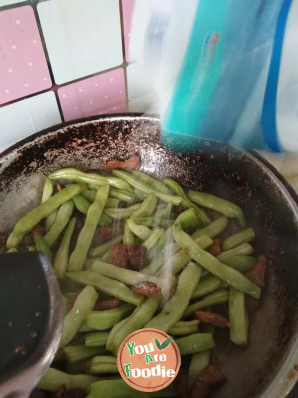 Fried meat with beans