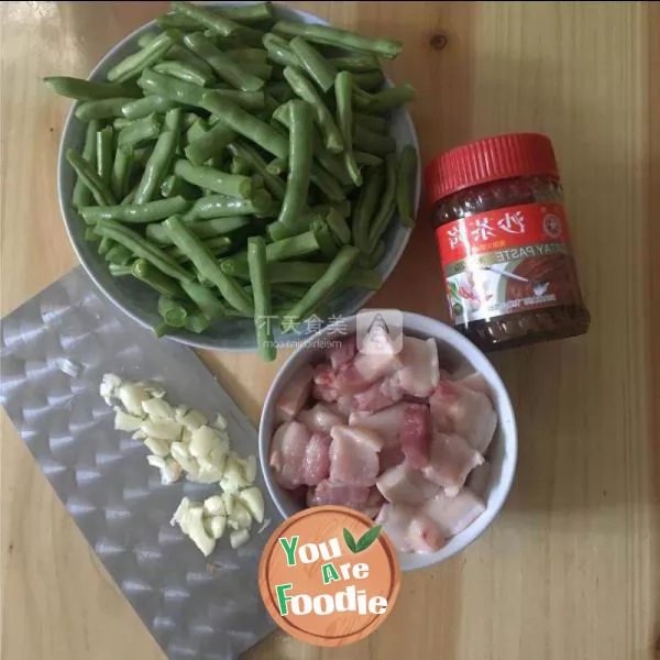 Braised pork tripe with inch beans