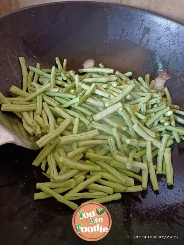 Fried beans with pork