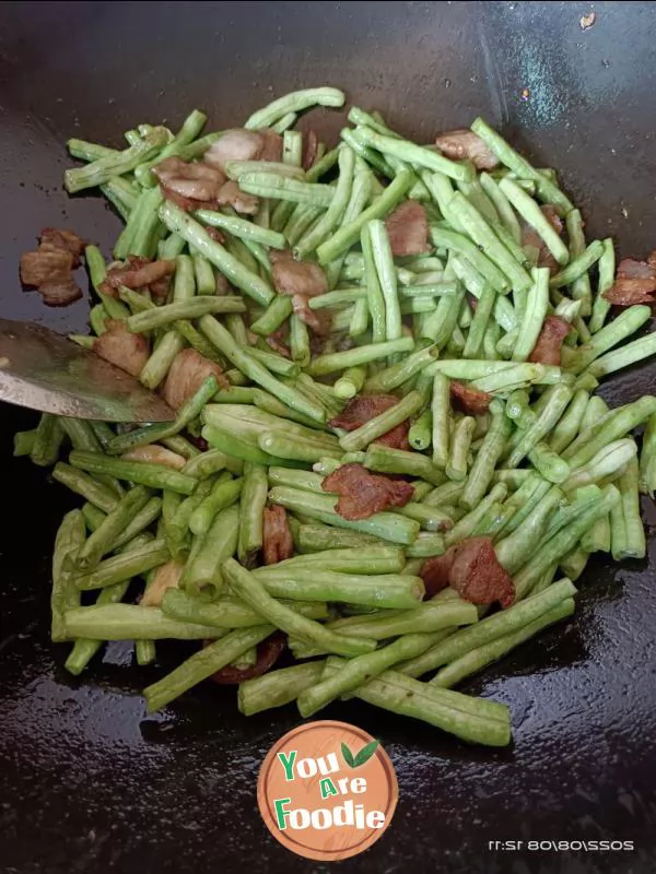 Fried beans with pork