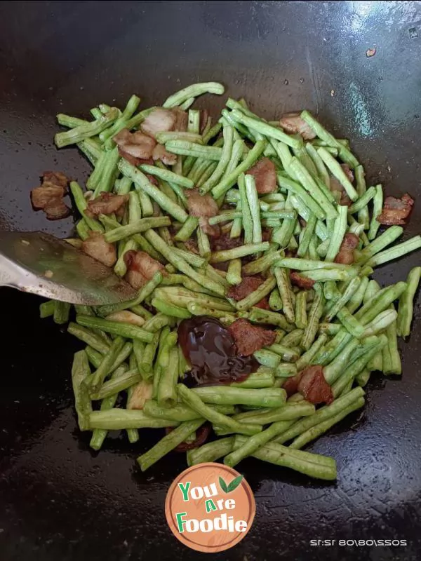 Fried beans with pork