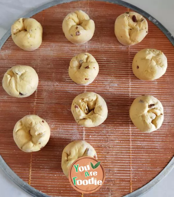 Steamed buns with pumpkin and red dates