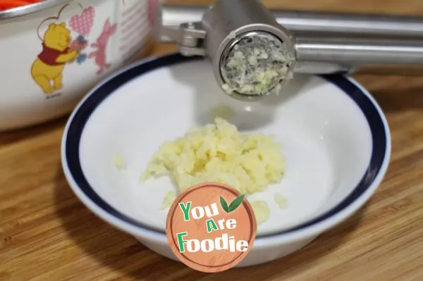 Garlic flavored carrot