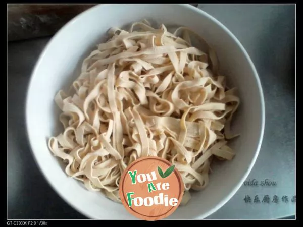 Bone soup nourishing hand stretched noodles