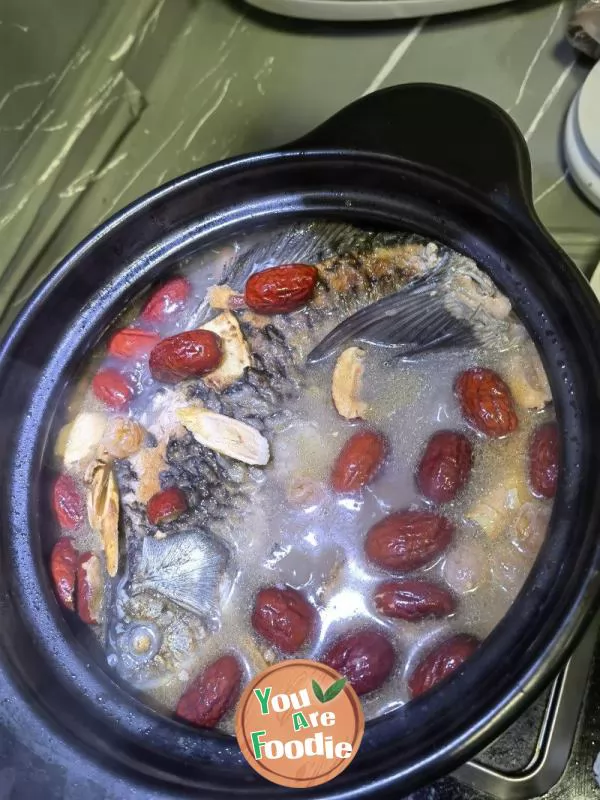 Crucian Carp Soup for Nourishing Blood and Qi