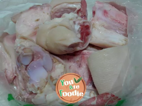 [stewed pig's feet with mushrooms and soybeans] Invigorating Qi, spleen and bones