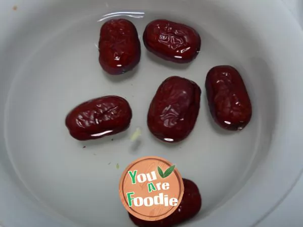 [stewed pig's feet with mushrooms and soybeans] Invigorating Qi, spleen and bones