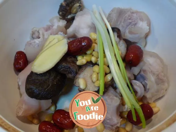 [stewed pig's feet with mushrooms and soybeans] Invigorating Qi, spleen and bones