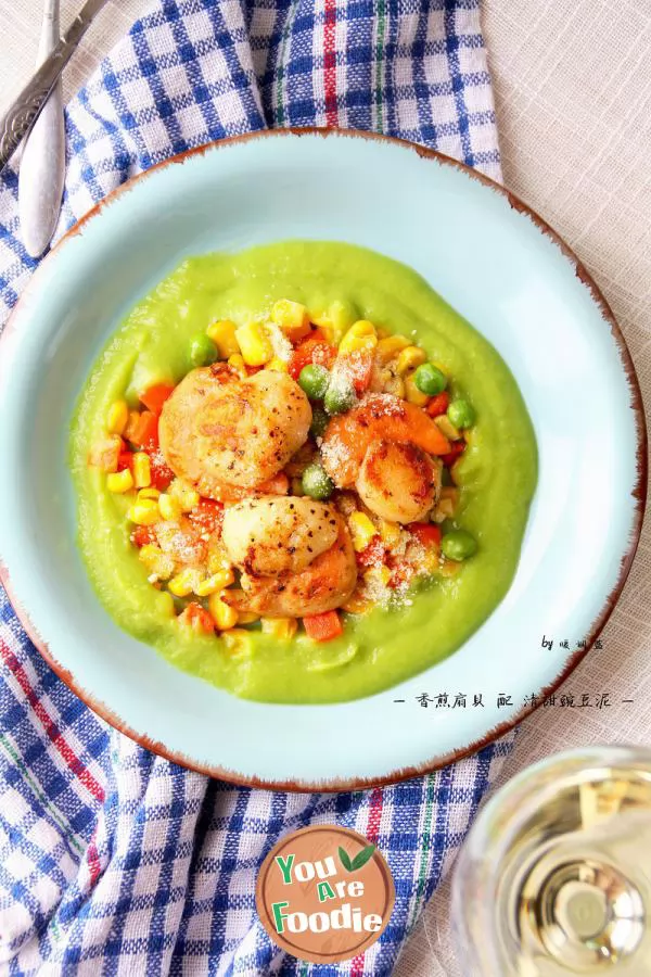 [pan-fried-scallops-with-sweet-pea-paste]