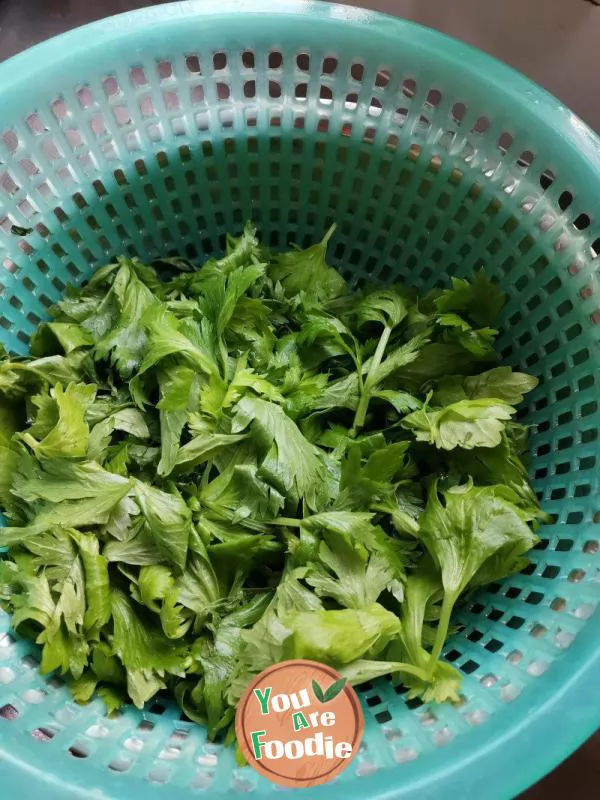 Steamed Celery Leaves