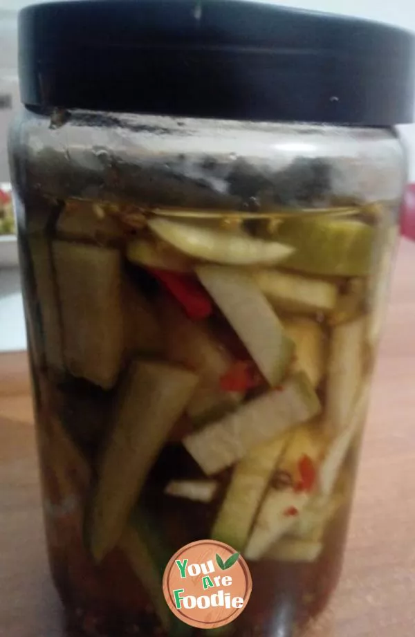 Pickled radish slices