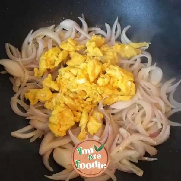 Fried onion with egg