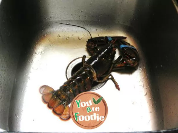 Braised noodles with lobster in soup