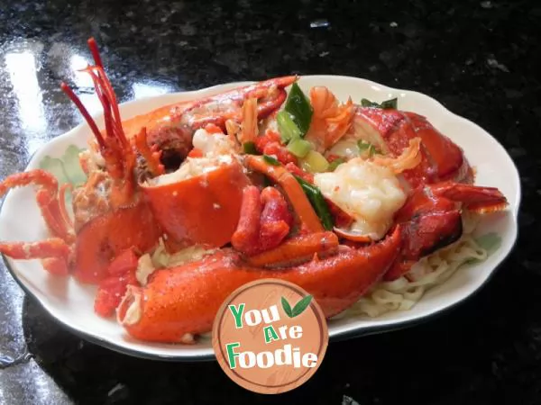 Braised noodles with lobster in soup