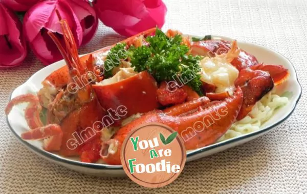 Braised noodles with lobster in soup