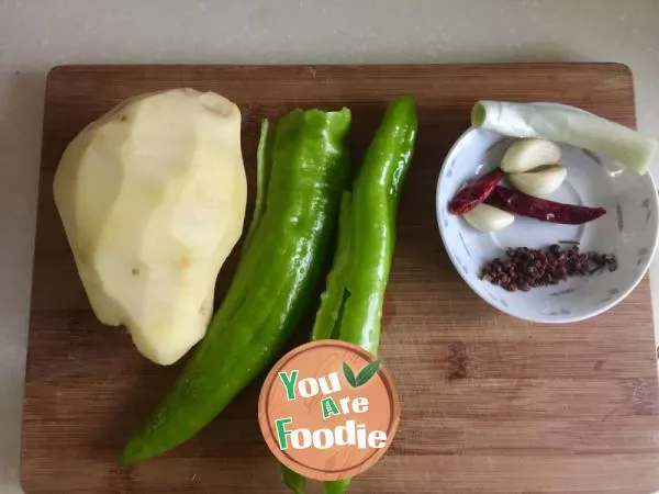 Potato slices with green pepper