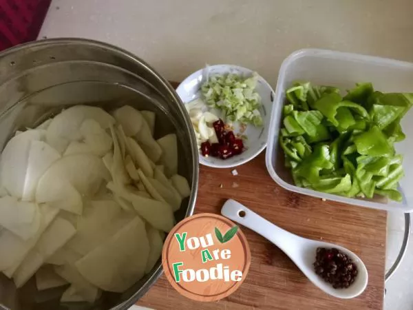 Potato slices with green pepper