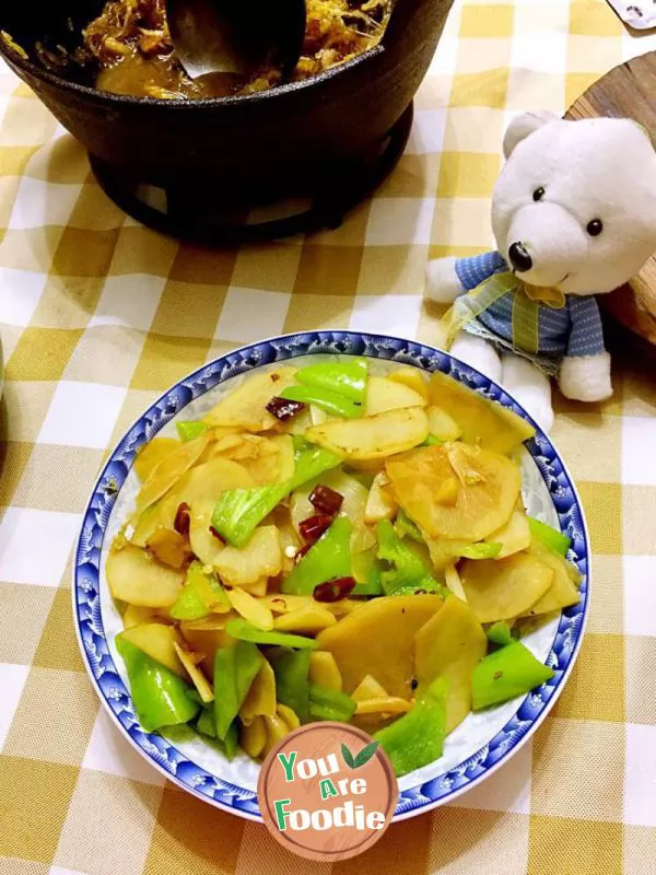 Potato slices with green pepper