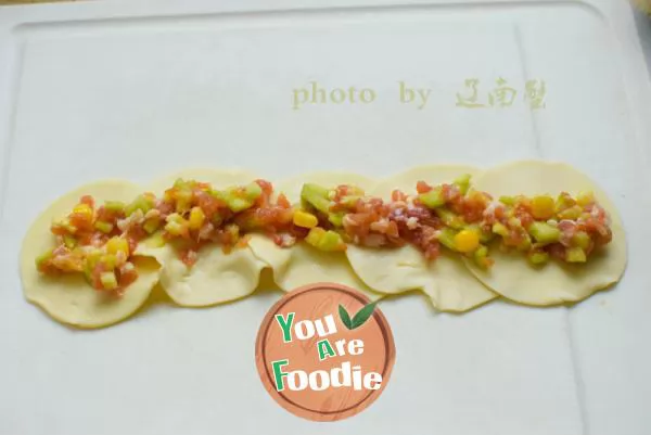 Steamed dumplings with roses