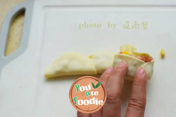 Steamed dumplings with roses