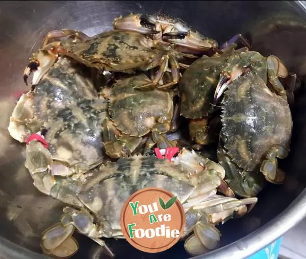 Steamed crab with flower cover