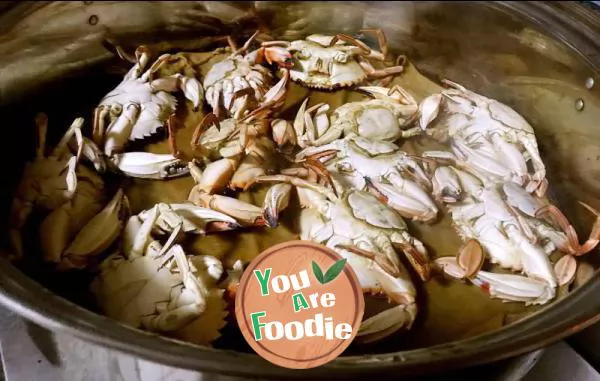 Steamed crab with flower cover