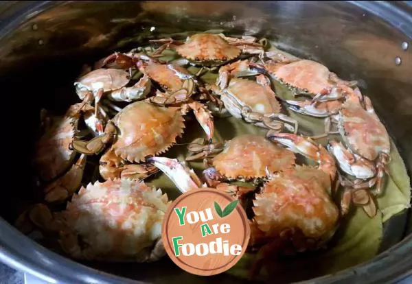 Steamed crab with flower cover