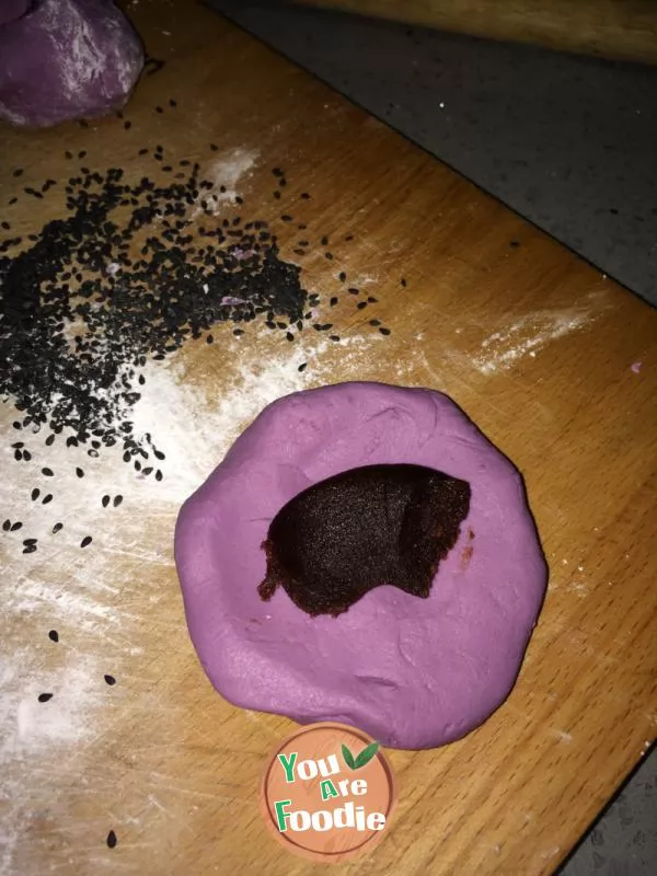 Purple potato and red bean pie