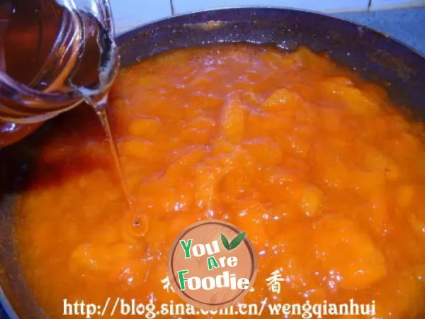 Yellow apricot jam