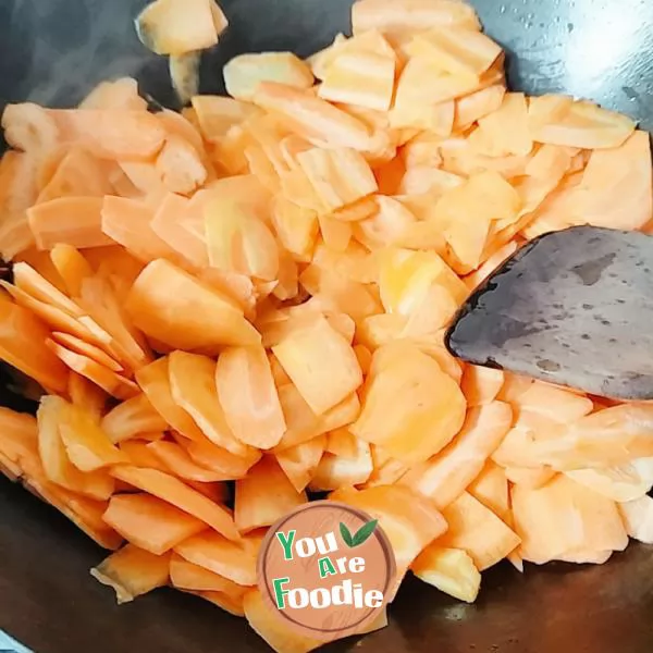 Stir fried carrot slices with vegetable