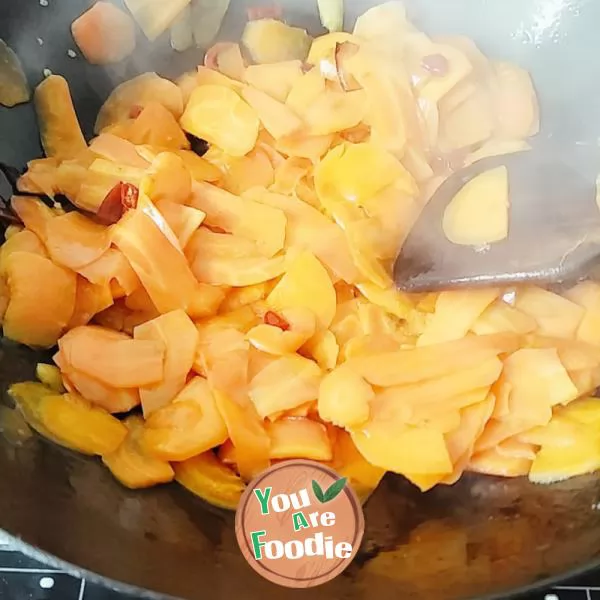 Stir fried carrot slices with vegetable