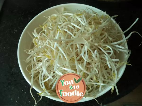 Boiled fish with bean sprouts